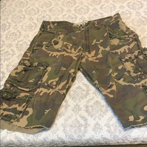 Cut-off Camo shorts